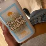 Devoted Creations Barefoot Beachwood aftersun/moisturizer met cacayolie, kokosolie, avocado, coffeeberry en aloë vera – voor intensieve 24h hydratatie.